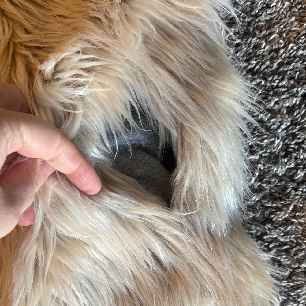 Dylan Shaggy Faux Fur Vest in Cream Women’s M - Picture 11 of 11